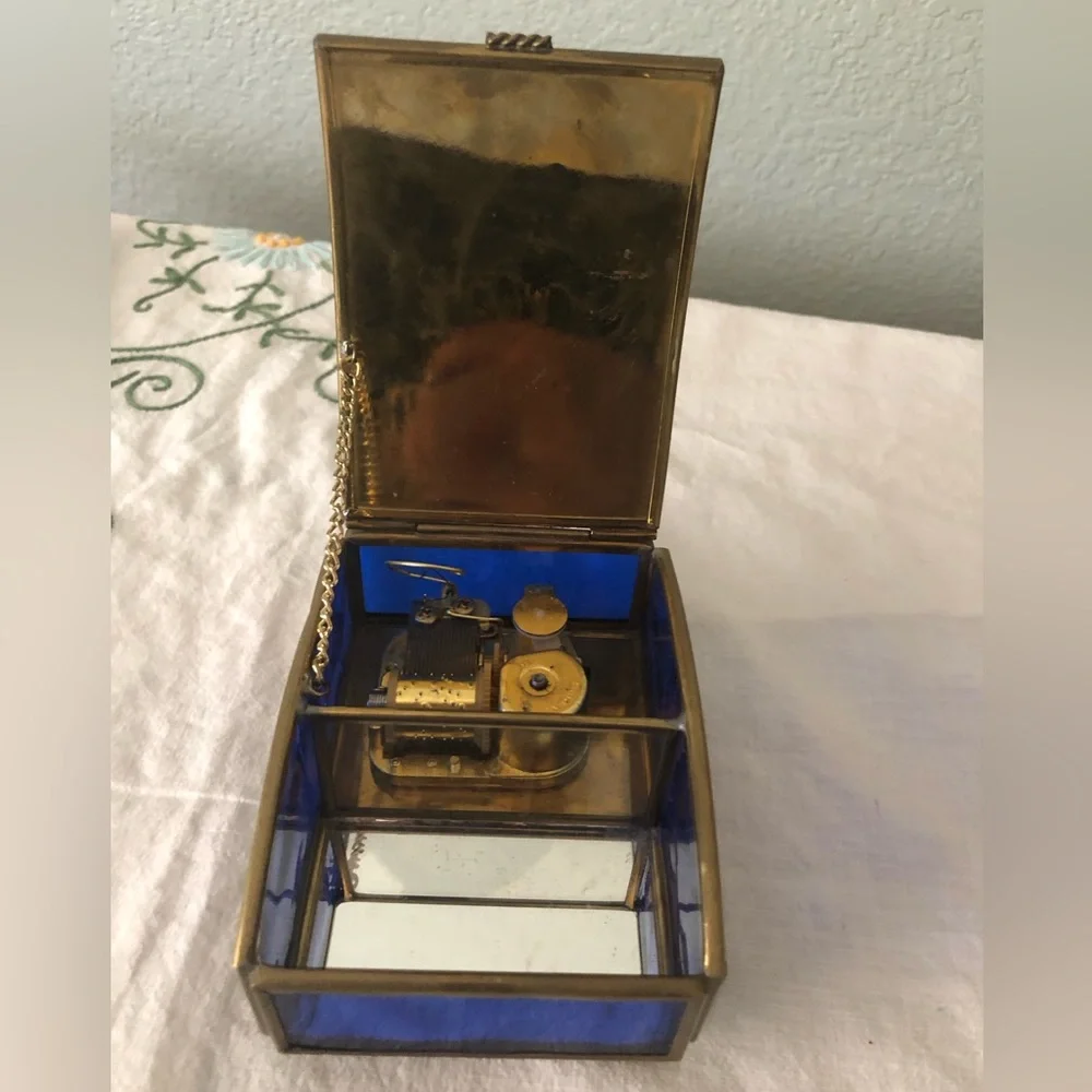 Vtg Enesco angel on moon Musical Wind Jewerly Trinket Brass Mirror Glass Box